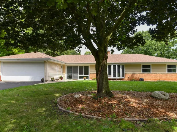 1270 Villa TERRACE, Waukesha, WI 53186