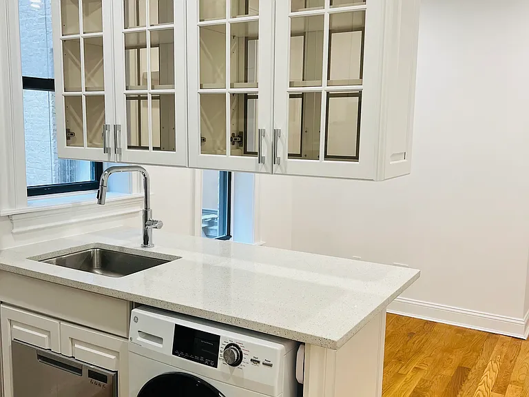 10 Morton St #2D — Photo 5