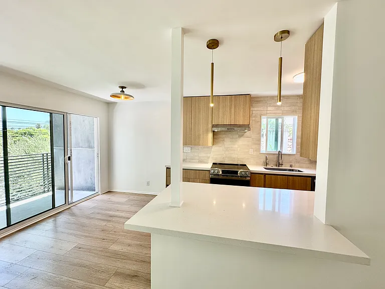 1311 California Ave #201 — Photo 11