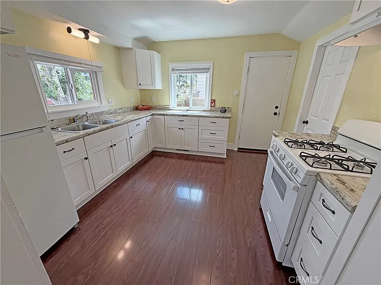 810 Pine St — Photo 5