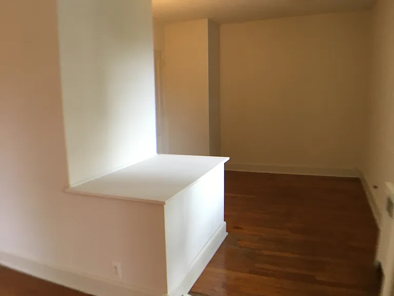 525 W Butler Pike #15 — Photo 3