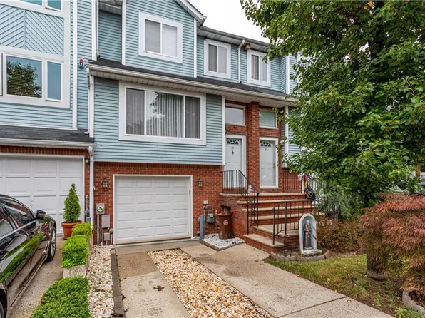 19 Pembrook Loop, Staten Island, NY 10309