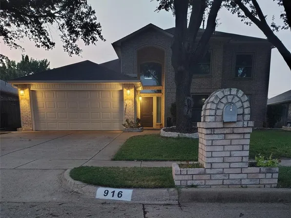 916 Pennsylvania Dr, Saginaw, TX 76131