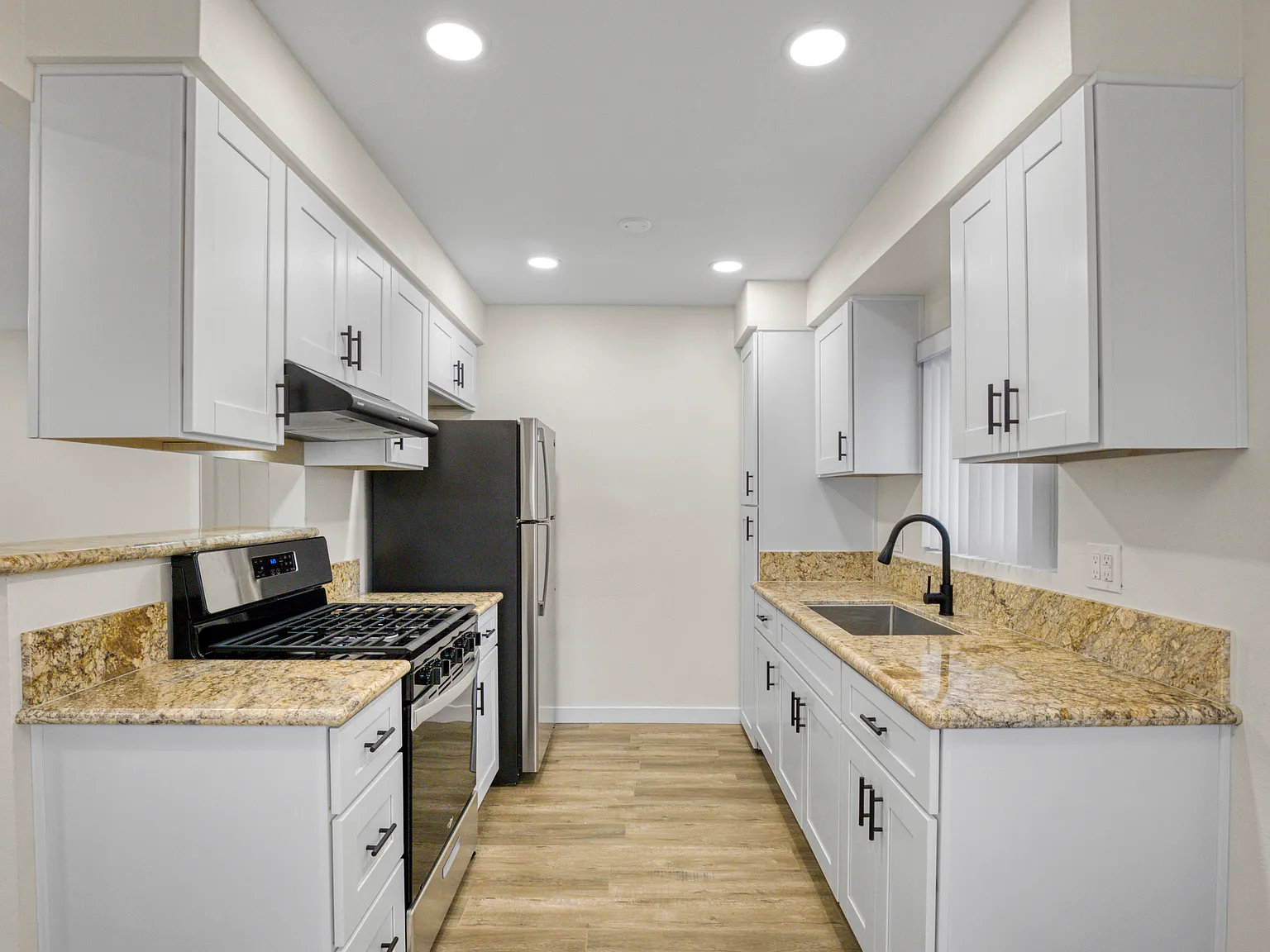 2 bed, 600 sqft, $2,300 — Photo 2