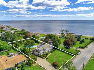 15 Saltmeadow Ln, Bayport, NY