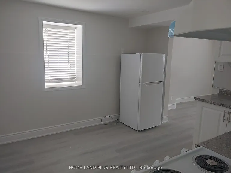 40 Penetang St #4 — Photo 4
