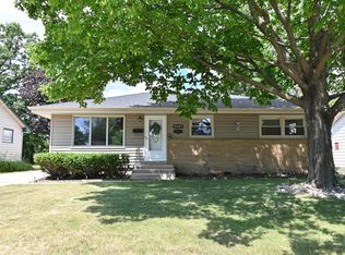 2965 S 99th St, West Allis, WI 53227