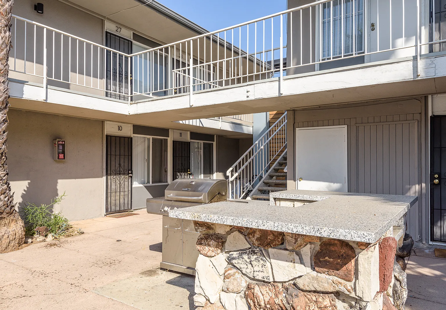 633 East 1st Street — Photo 3