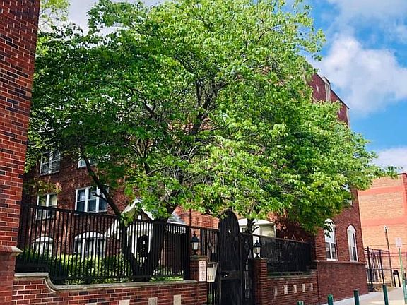 3rd image of 2221 Jones St APT 15