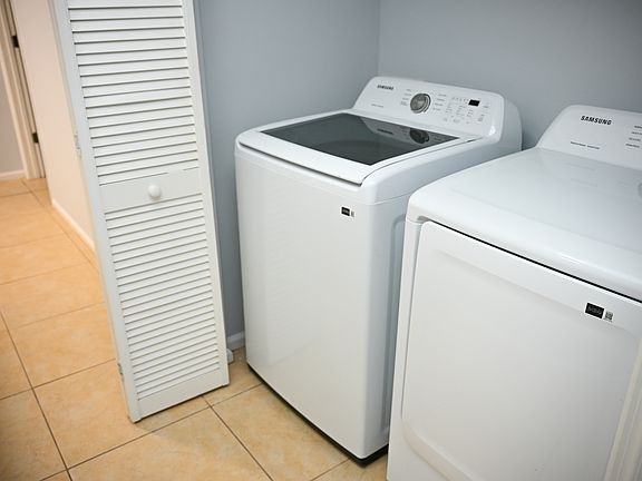 5th image of 2391 White Sands Dr