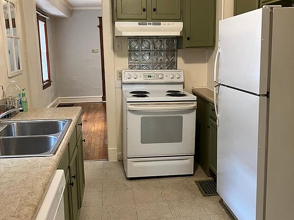 3rd image of 5727 Forest Ave
