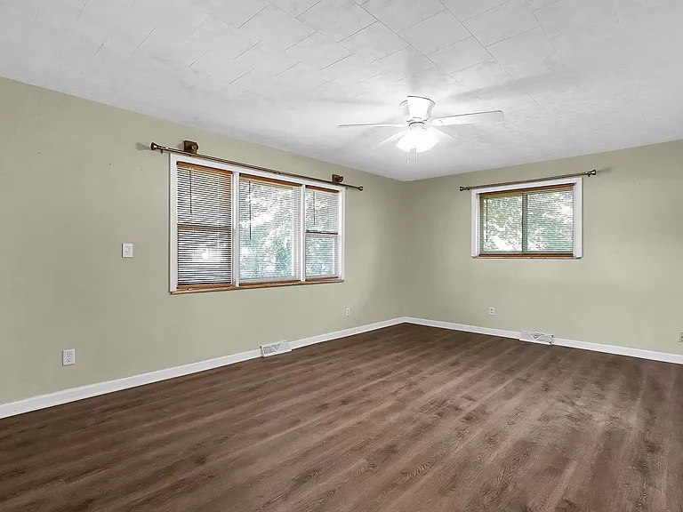 272 Collingwood Ave — Photo 24