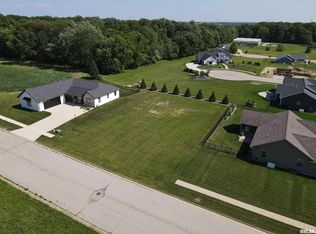 26 Parkview Dr, Eureka, IL 61530