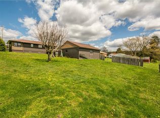 206 Oxford Dr, Apollo, PA 15613