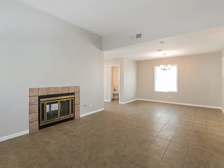 526 Dutchman Ave — Photo 5