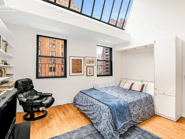 400 West 23rd Street image 8 of 14