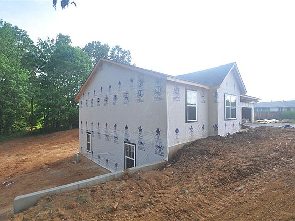 2nd image of 121 S Hillcrest Dr