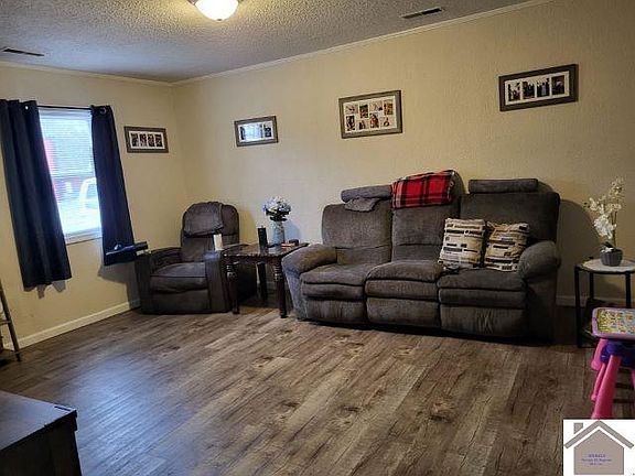 4th image of 615-625 Chris Dr