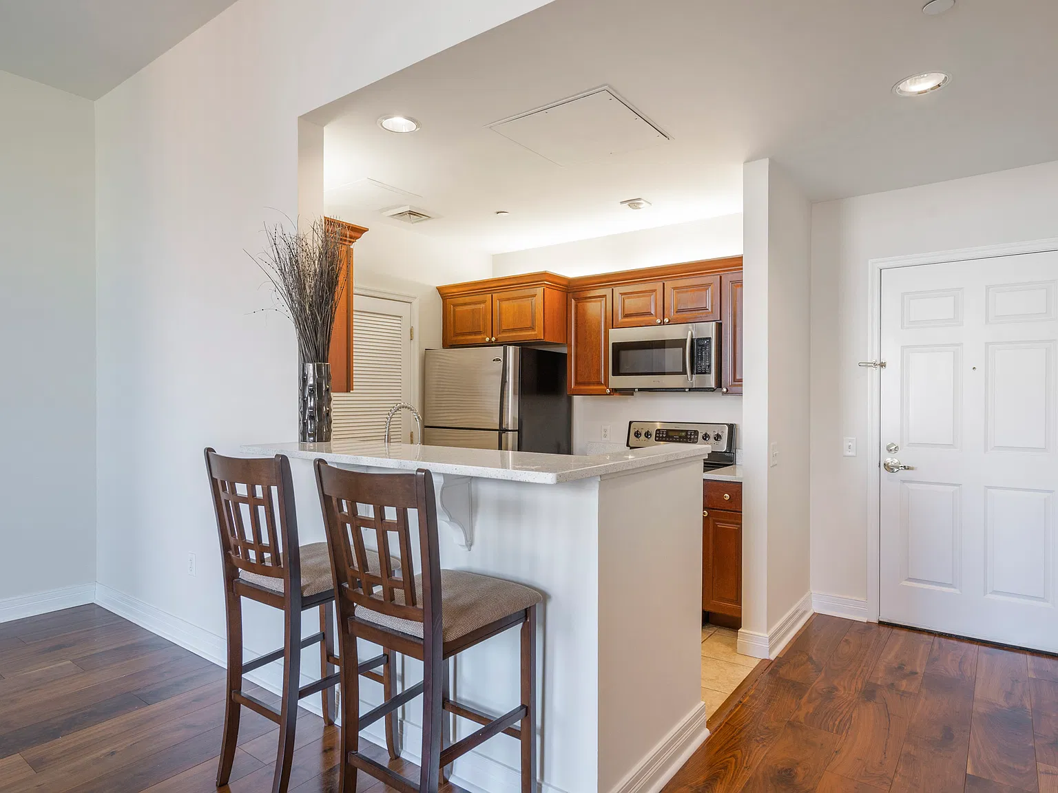 1 bed, 1095 sqft, $2,885 — Photo 3