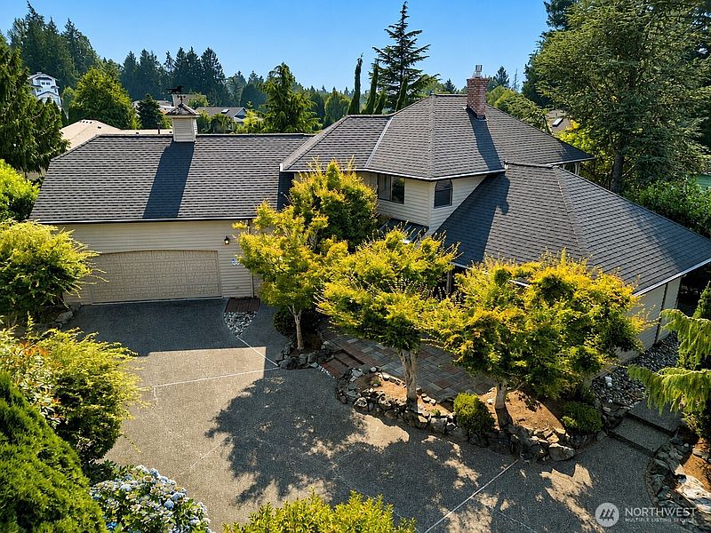 2nd image of 627 N Waugh Road