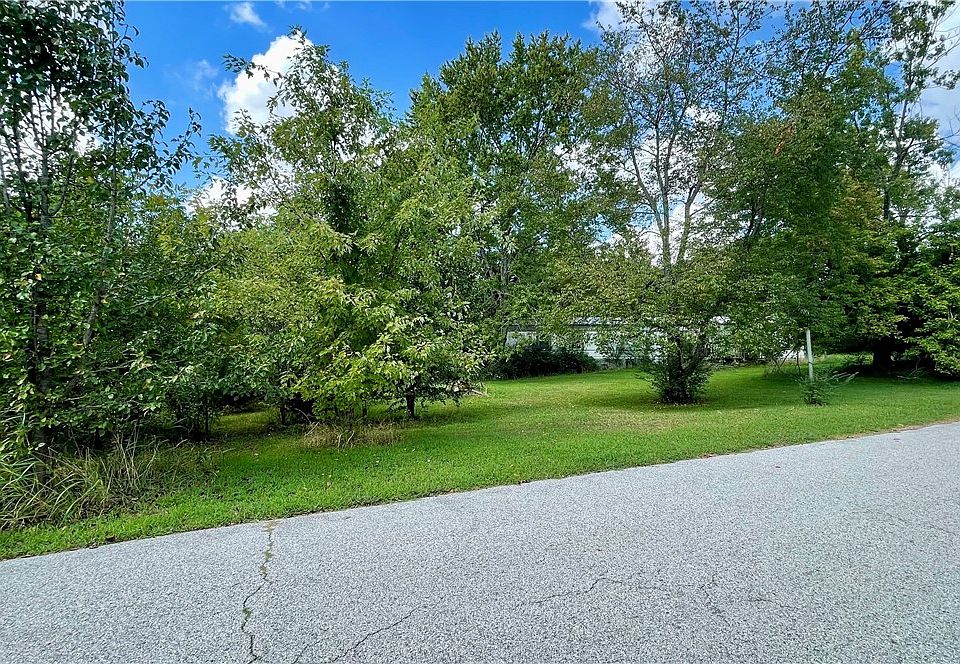 2nd image of 329 Barris Ln