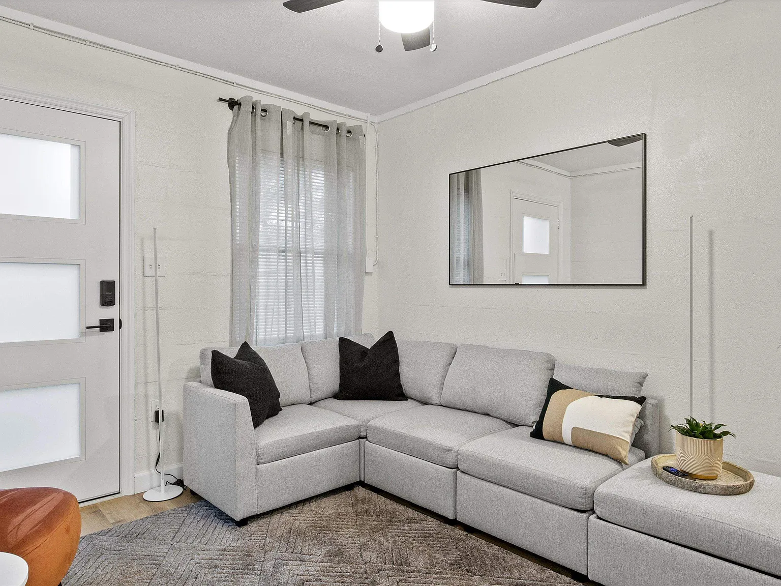 2 bed, 1.0 bath, 700 sqft, $1,625 — Photo 3