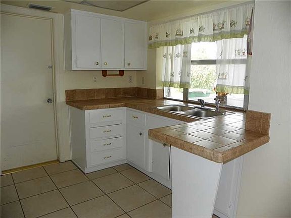 4th image of 5011 NW 50th St