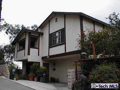 Front of Oak Tree (larger house)