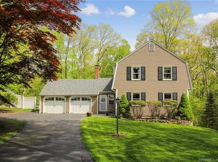 21 Colonial Dr, Clinton, CT 06413