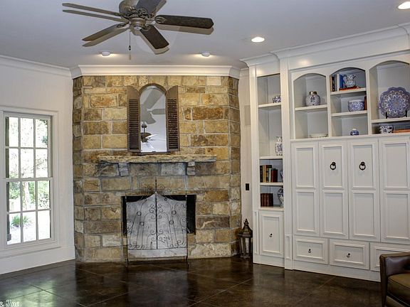 5th image of 111 Tarkington Dr