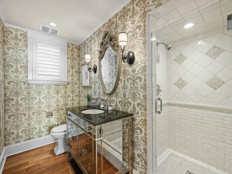 Full restroom on 1st floor