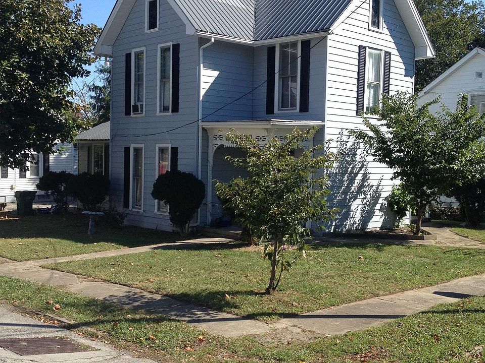 1st image of 203 E Poplar St