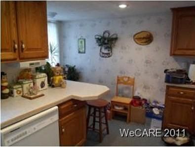 4th image of 122 Broadway St