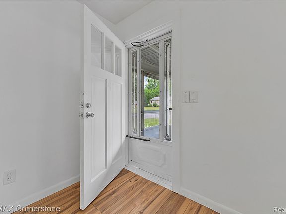 4th image of 36007 Schley Ave