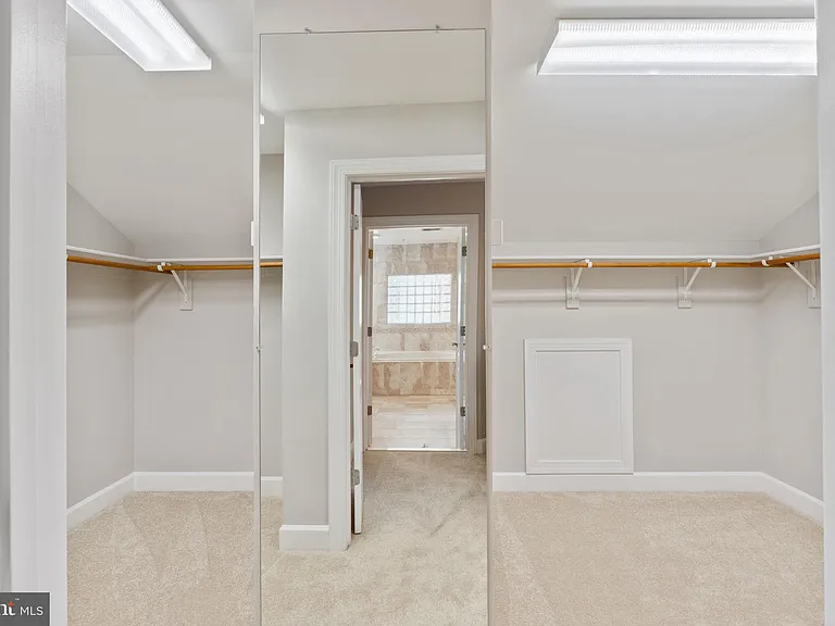 15436 Symondsbury Way — Photo 42