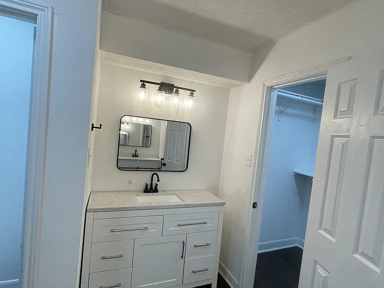 6511 Castle Lane Dr — Photo 7