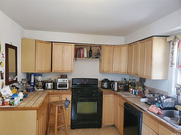 4th image of 211 South St