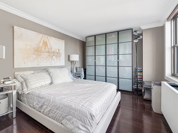 5th image of 301 E 79th St APT 20F