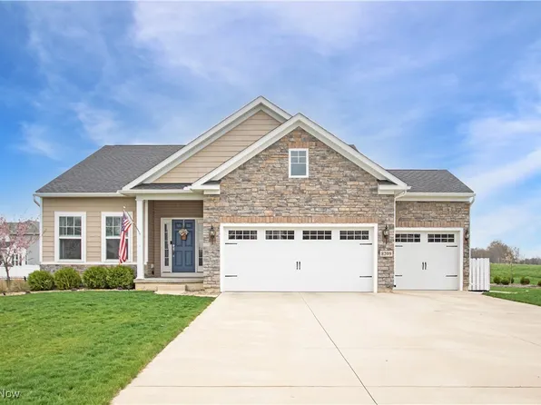 8209 Glenmoor Ln, North Ridgeville, OH 44039