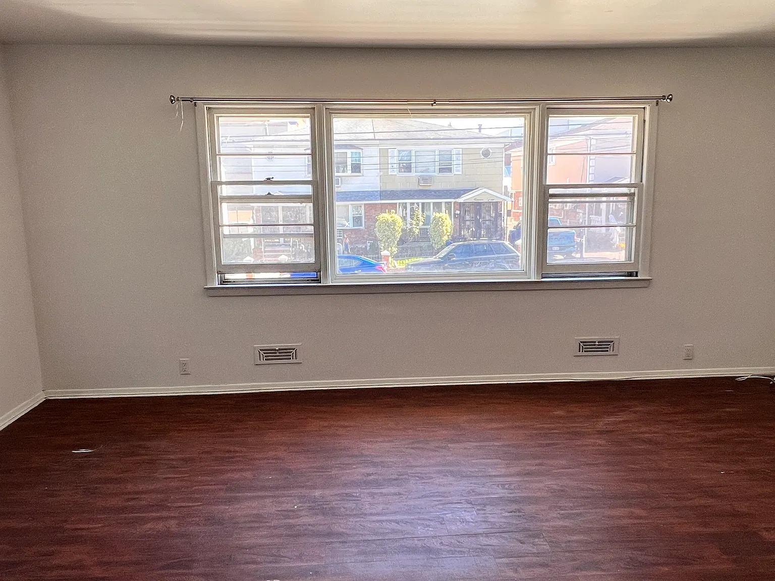 3 bed, 1.5 bath, 1184 sqft, $3,000 — Photo 2