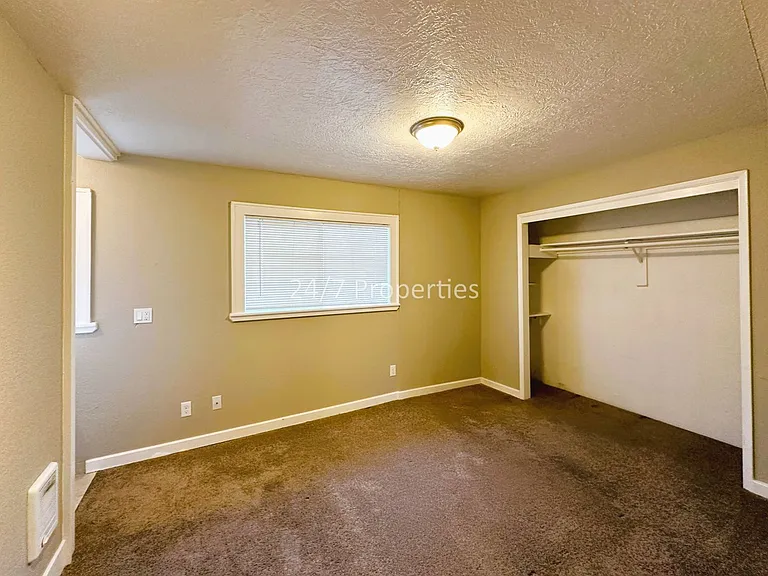 860 Shipping St NE — Photo 13