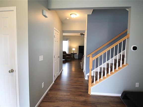 3rd image of 9841 Creekside Way