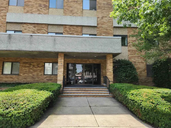 86 W 33rd St APT 207, Bayonne, NJ 07002