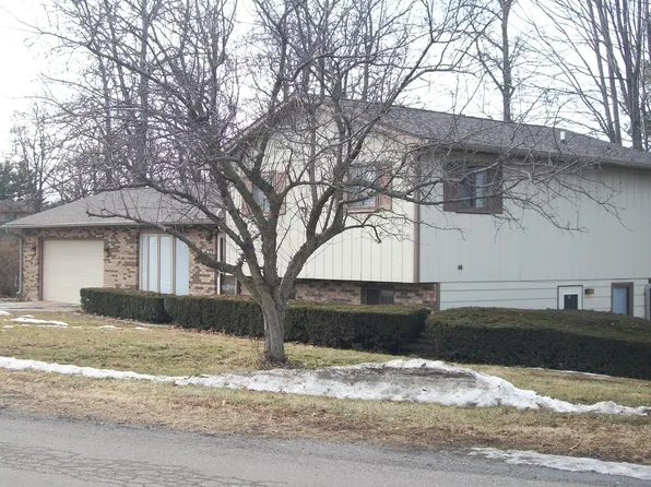 205 Woodland Dr, Hamilton, IL 62341