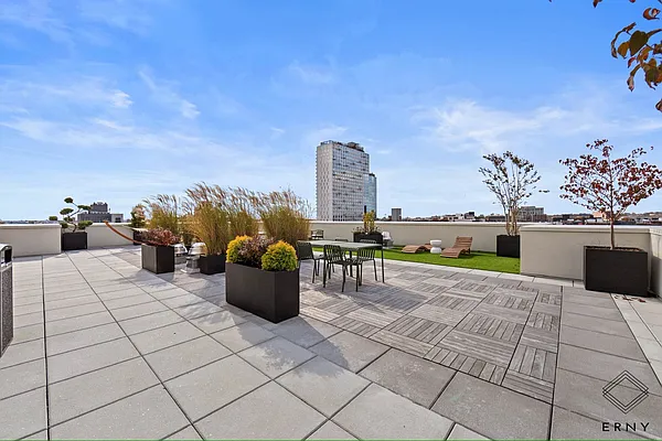 Rented by ERNY LLC | media 21