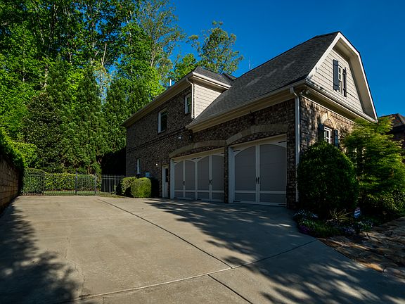 4th image of 207 Fernwood Pl