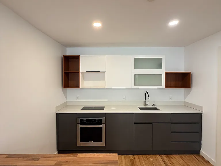 35 Springside Ave #2B — Photo 2