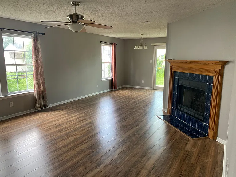 5636 N Plymouth Ct — Photo 5