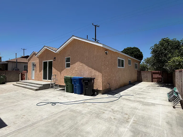 19906 Saticoy St — Photo 13