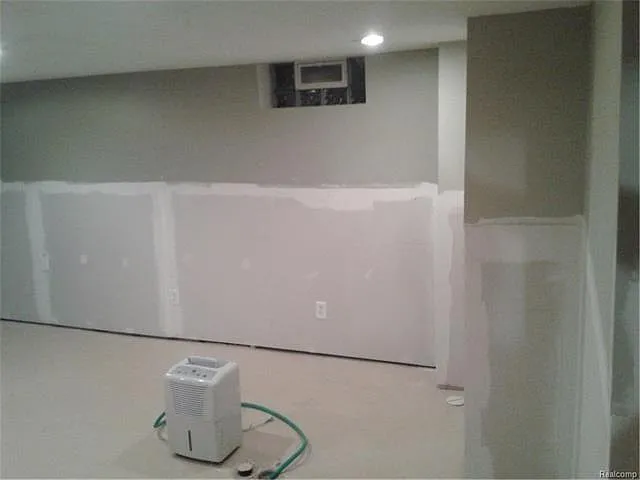 365 Jewell St photo 1